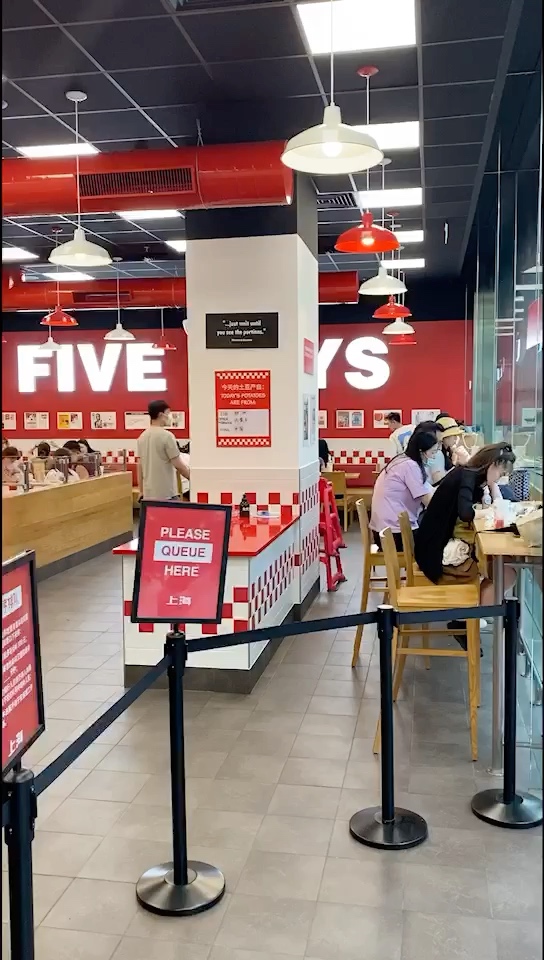 六一节来fiveguys吃个70元大汉堡汉堡很大一口咬不下